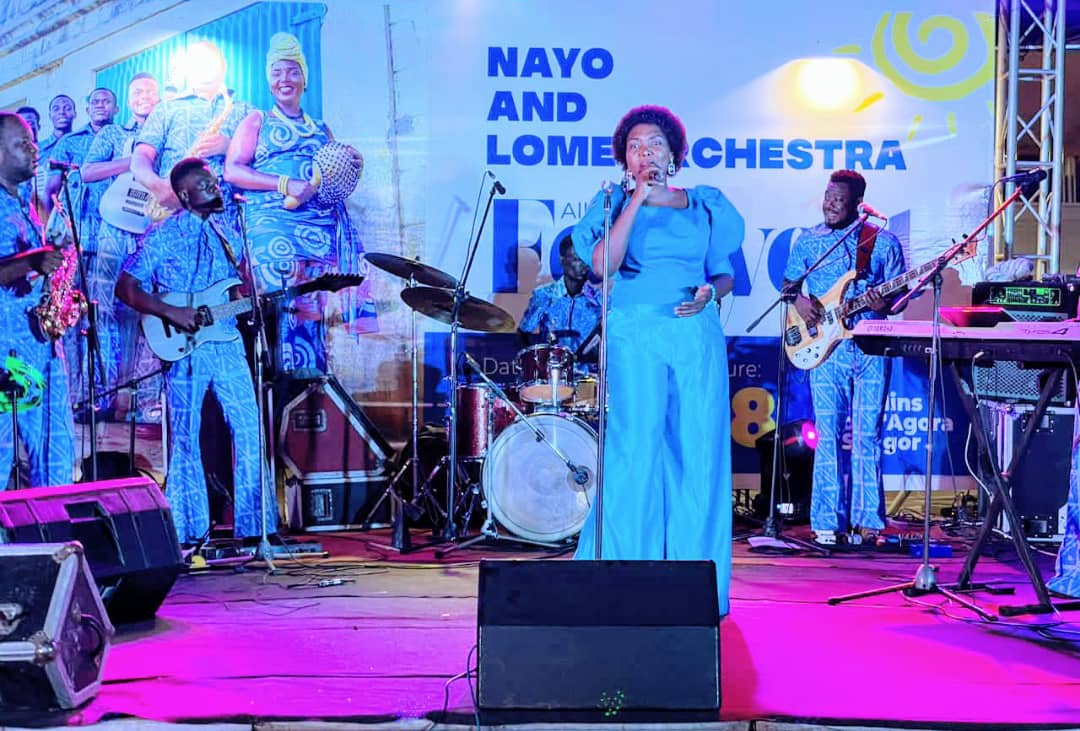 le groupe NAYO AND LOME ORCHESTRA en prestation