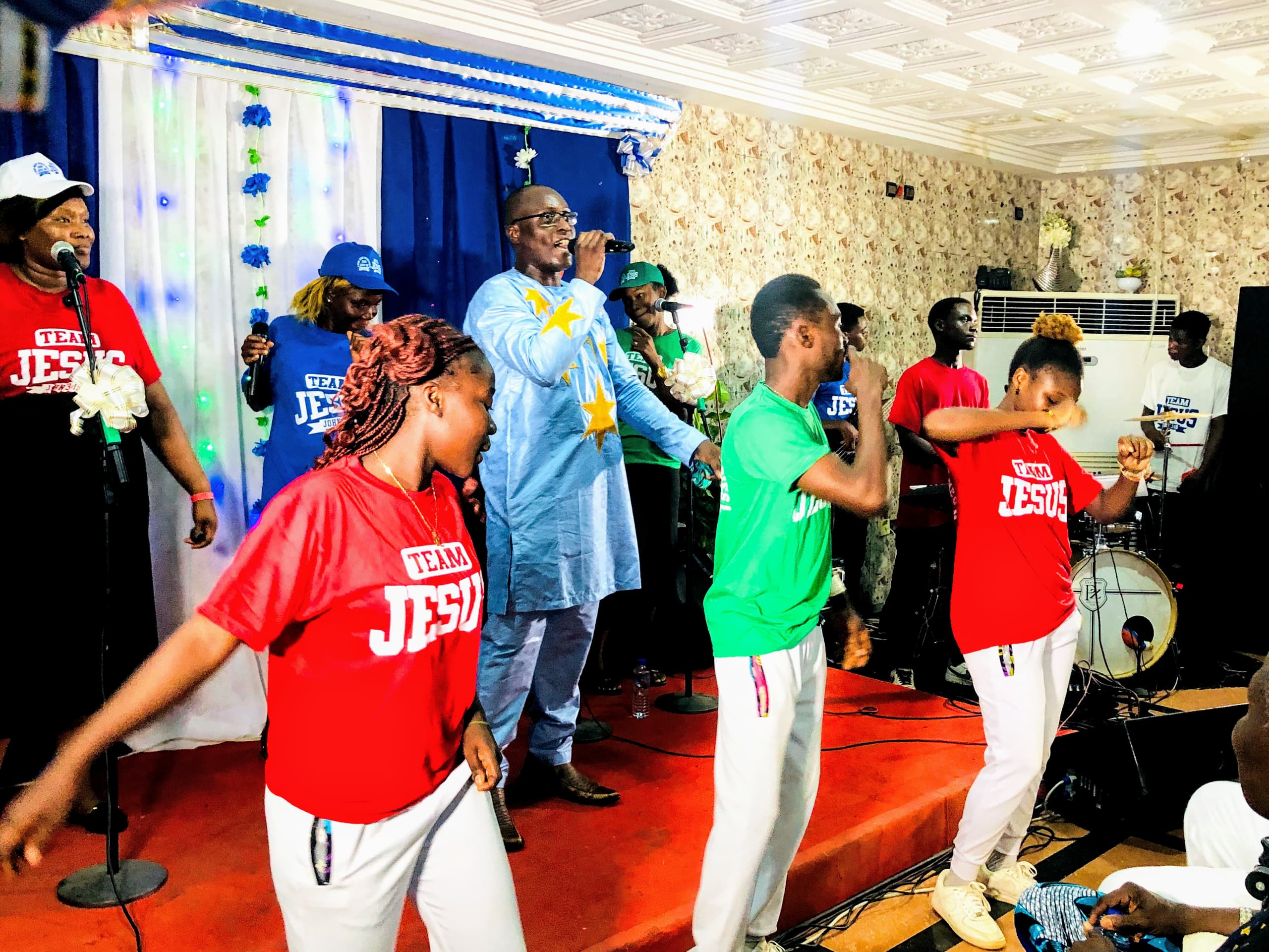 Gospel : JOHN MHAS sort son 2e album divine touch