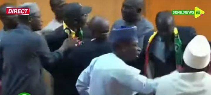 Sénégal : Affrontement entre deux députés à l’Assemblée nationale