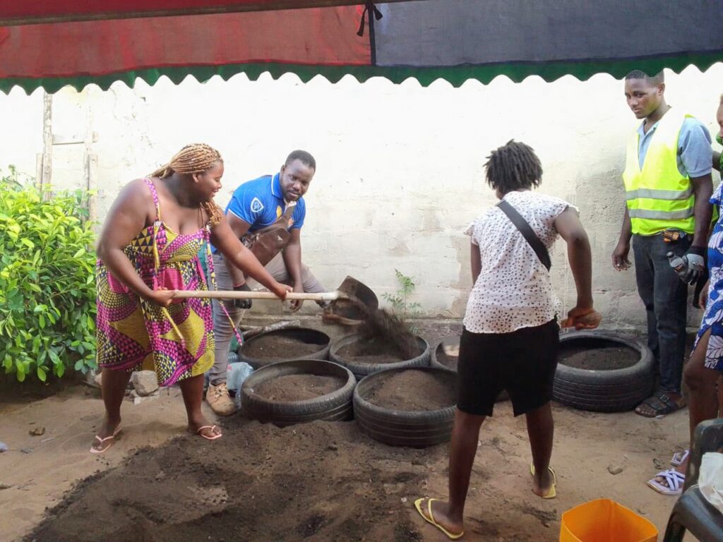 L'ONG CAFE (Cercle d'Aide Femme-Enfant) multiplie ses actions dans sa lutte pour la protection de l'environnement.