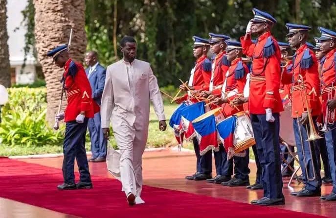 Sénégal : Le Président Diomaye Faye n’a toujours pas déménagé au Palais