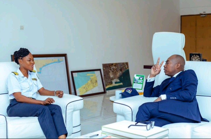 Togo : Le Ministre Kokou Edem Tengue  a reçu la première femme capitaine de la marine