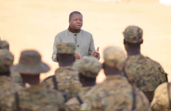 Togo : Faure Gnassingbé et les forces de défenses ensemble pour célébrer Noël dans les savanes