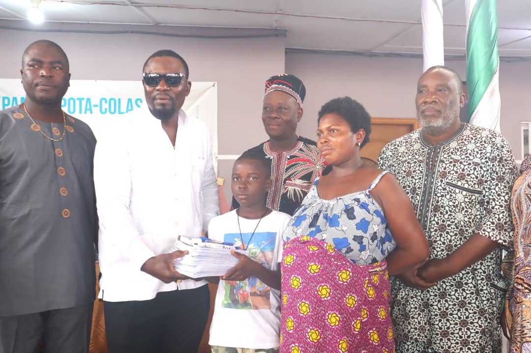 Togbui Adjikou Lanklivi 1er : un chef engagé pour l'excellence scolaire à Adakpamé