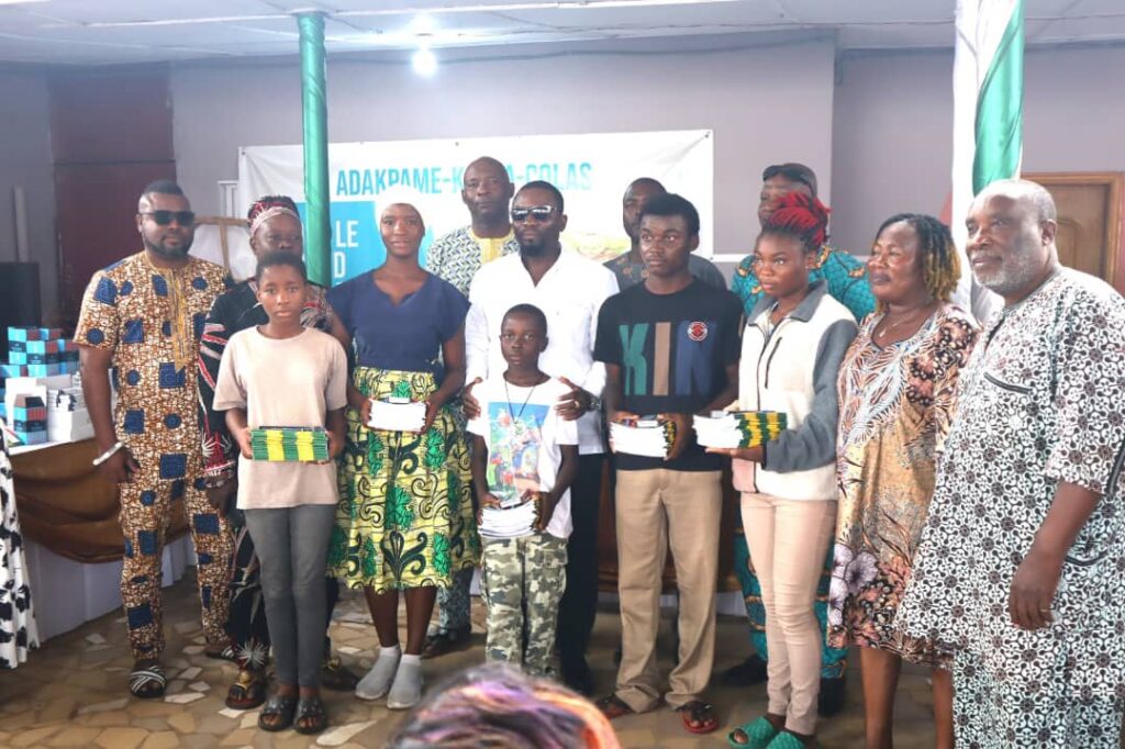 Togbui Adjikou Lanklivi 1er : un chef engagé pour l'excellence scolaire à Adakpamé