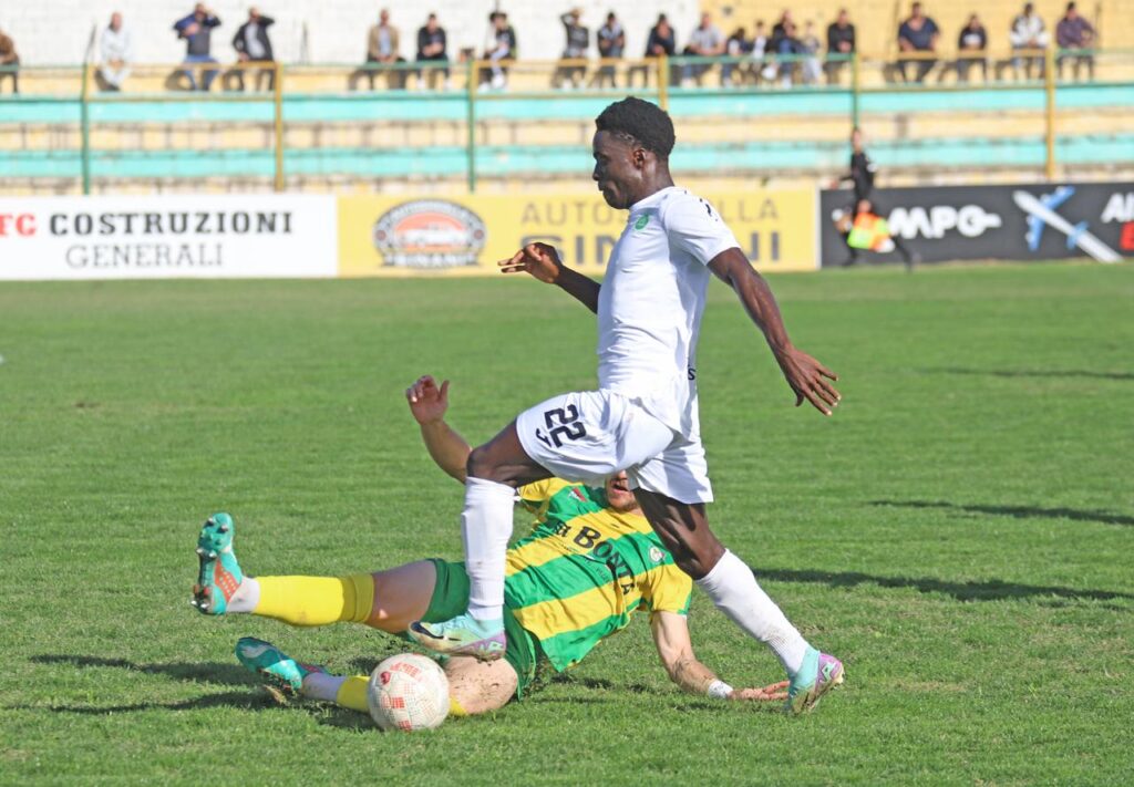 Koffi Ayivi Bernardin : un jeune talent togolais à suivre de près