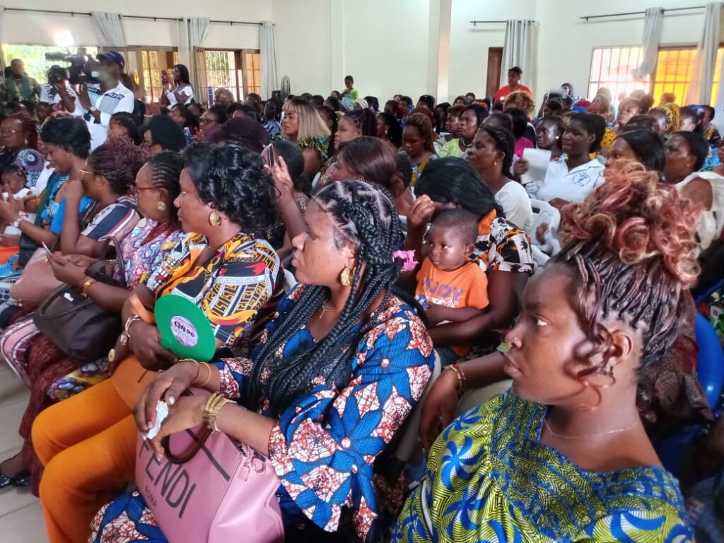 Adakpamé : plus de 300 artisanes outillées gratuitement grâce à Togbui Lankivi 1er