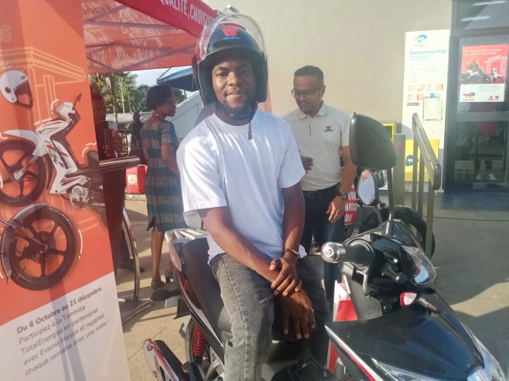 TotalEnergies Marketing Togo : Josué ANANI effectue un achat de 1000 francs et repart avec une moto neuve Haojue