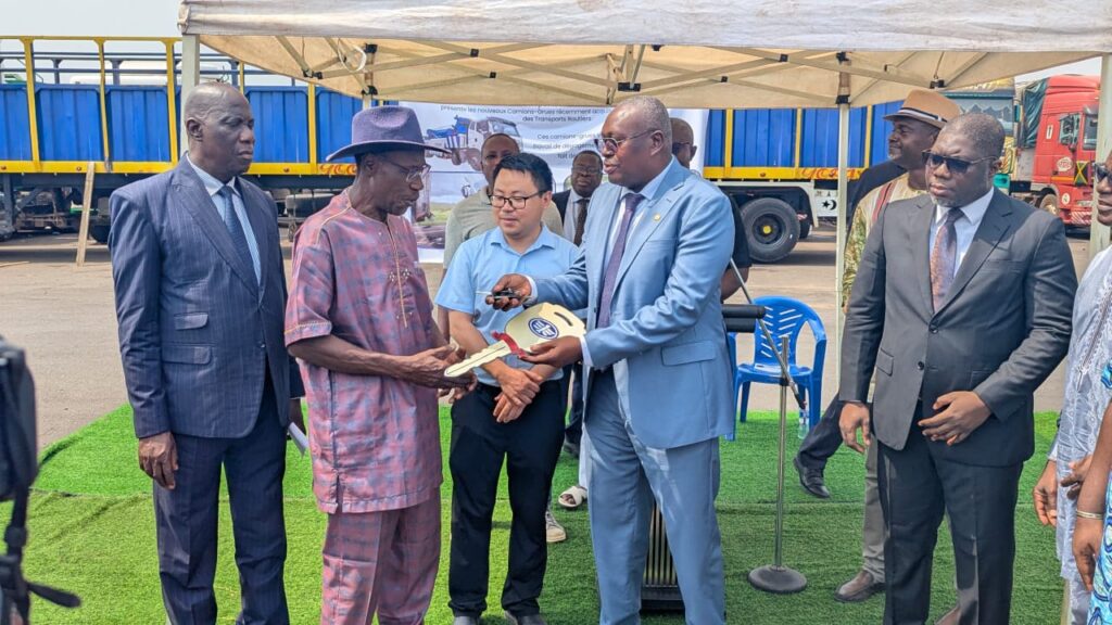 UNATROT : deux camions-grues neufs pour le remorquage des véhicules accidentés sur les corridors du Togo