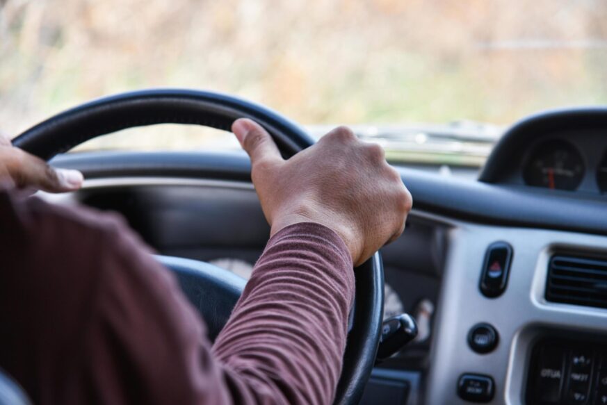 Bénin : un chauffeur prend la fuite avec la Peugeot 406 de son patron