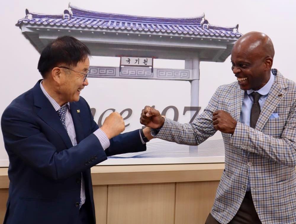 Taekwondo : le face-à-face entre Robert Dussey et le Grand Maître Yun Ung-suk