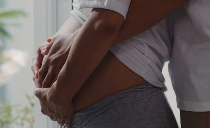 Grossesse : quelles positions privilégier pour avoir des rapports sexuels en toute sécurité ?