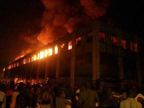 Plage de Lomé : un incendie détruit le comptoir du Bar Maestro