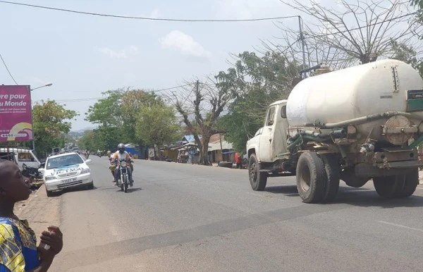 Atakpamé : le camion accidenté dégagé, la circulation reprend sur la RN1